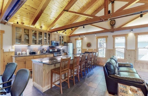 Upper Kingsbury House | Modern, open, spacious, family-friendly mountain home w/Wi-Fi & private Hot Tub
