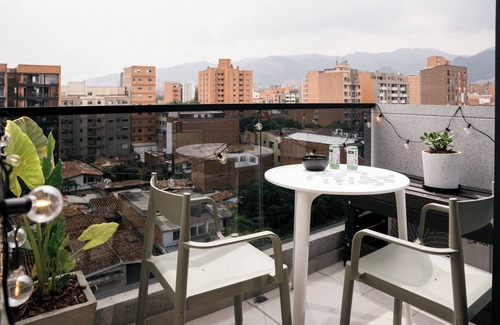 Laureles Apartment | Modern Paisa Inspired Apt in Laureles AC + High Speed Wifi