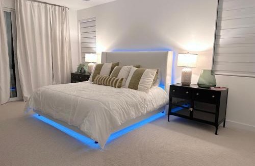 Palm Springs House | Modern Palm Springs Retreat Poolside Relaxation Scenic Views