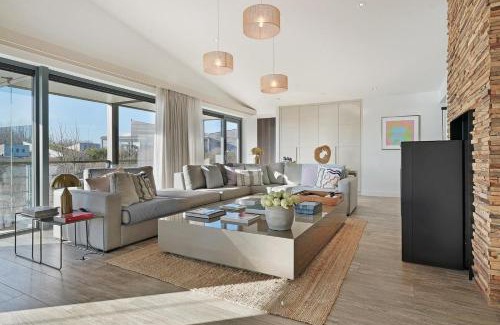 Ouddorp Villa | Modern Panorama Villa - 4p - Glazen Serre, Waterzicht & Comfort - Villa 36