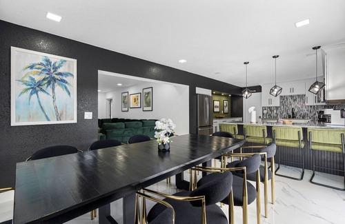 Town N County Park House | Modern Paradise - Heated Pool - Playground - Pickleball - Game Room