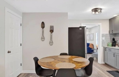 Downtown House | Modern & Peaceful 3BR Home | Near Hospitals, Shops & Downtown