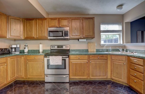Lexington House | Modern,peaceful,clean w/a great porch view!