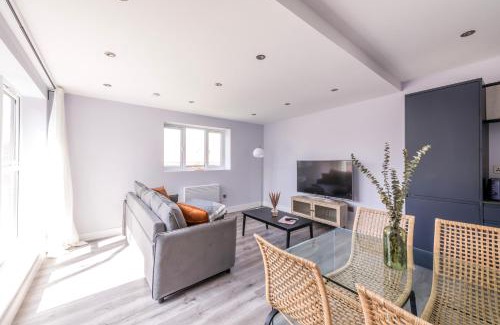 Abingdon Apartment | Modern Pent House Apartment - Central - 6 Guests