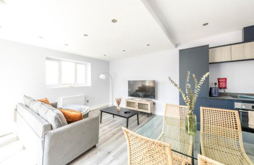 Abingdon Apartment | Modern Pent House Apartment - Central - 6 Guests