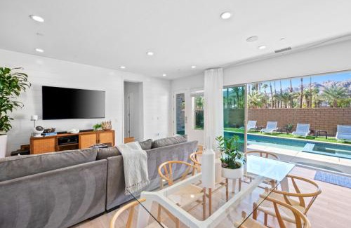 La Quinta House | Modern PGA West Home Stadium Course All the amenities