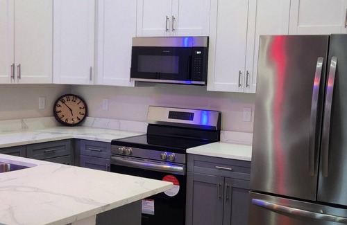 Westminister House | Modern Place, 3-bedroom house with WiFi, AC, spacious in welcoming Lehigh Acres