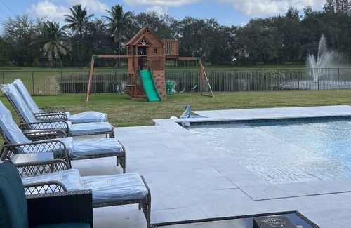 Davie House | Modern Poker House in Davie