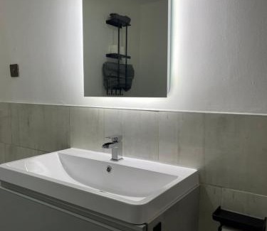 Chatham Apartment | Modern Premium 2 Bedroom Home in Kent