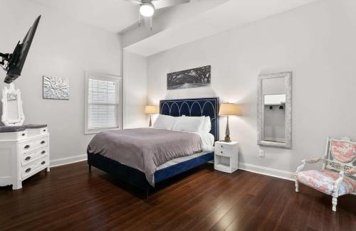 Saint Thomas Development Apartment | Modern pristine stunning 2BD Garden District Apt