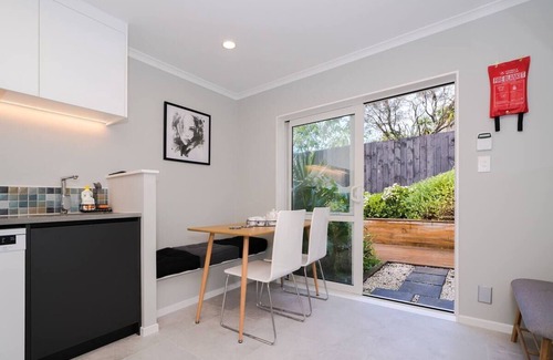 Rosedale House | Modern private 2 bedroom home unit in Albany