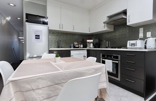 Rosedale House | Modern Private 2nd floor home unit with full kitchen 2bedroom 2bathroom inAlbany