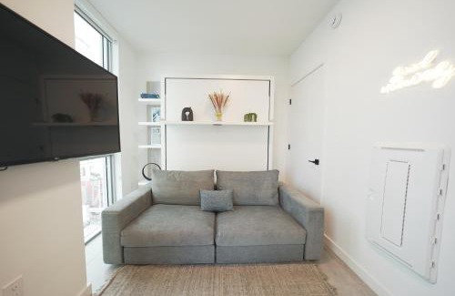 Downtown Miami Apartment | Modern Private Condo Downtown - Gym, Pool, Bayview