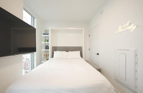 Downtown Miami Apartment | Modern Private Condo Downtown - Gym, Pool, Bayview