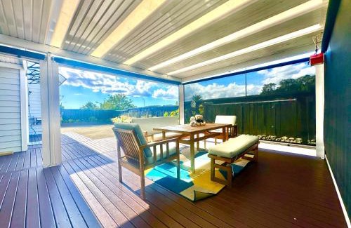 Rosedale House | Modern Private Deluxe Master Suite California Bed and Bathtub