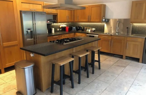 Upton Cheyney House | Modern Property with Indoor Swimming Pool