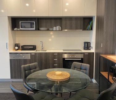 St Kilda Apartment | Modern Quiet 1 & 2 Bed Apt Opposite Albert Park