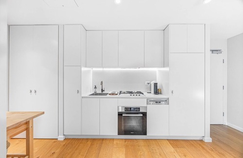 Bondi Apartment | Modern & Quiet 1BR Apartment with Private Garden in Bondi (Close to Beach)