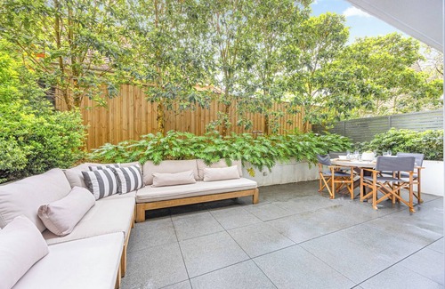 Bondi Apartment | Modern & Quiet 1BR Apartment with Private Garden in Bondi (Close to Beach)