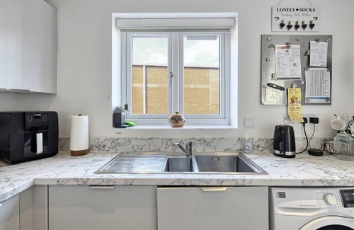 Cheadle House | Modern Quiet House Airport Links | Pass the Keys