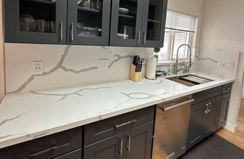 Santa Clara House | Modern, Renovated 5b/3ba near Apple, Kaiser