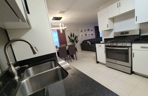 Biggs Field House | Modern Renovated Home 4Br 2B Great Patio & Laundry