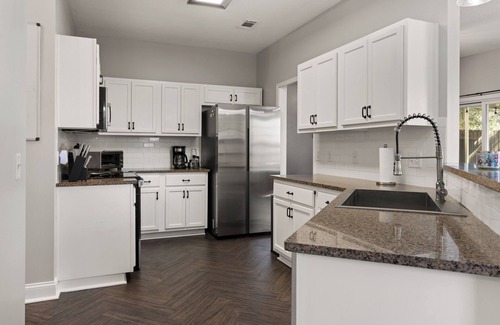 Brunswick House | Modern Retreat - Pet Friendly