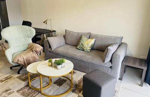 Greater Johannesburg Metropolitan Area Apartment | Modern Retreat & Workspace In Dainfern