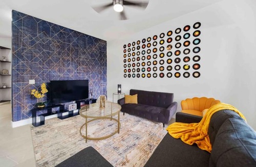 Fort Lauderdale House | Modern RocknHome Near Hard Rock and FLL Airport