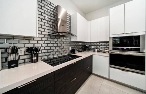 Fort Lauderdale House | Modern RocknHome Near Hard Rock and FLL Airport