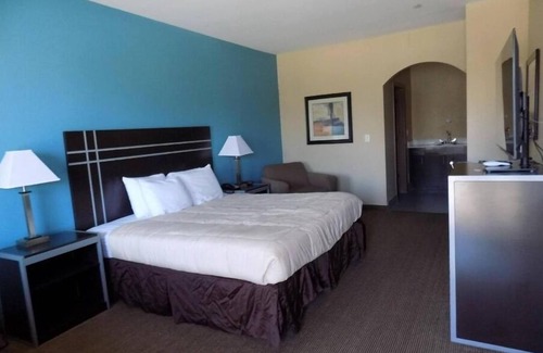 Moulton Hotel | Modern Room Near Tracie’s Bar With Pet Access And Free Breakfast