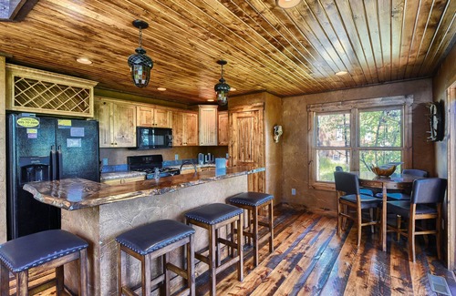 Deadwood Cabin | Modern Rustic 4 BR Black Hills Sanctuary with hot tub and Shared Heated Pool!