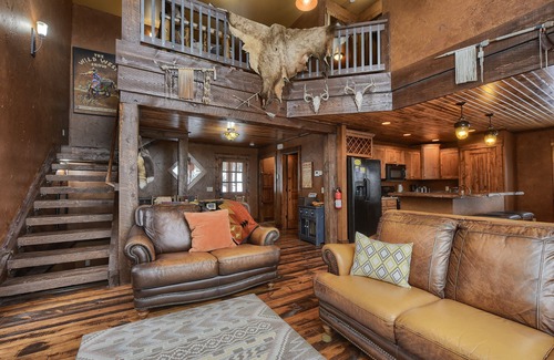 Deadwood Cabin | Modern Rustic 4 BR Black Hills Sanctuary with hot tub and Shared Heated Pool!