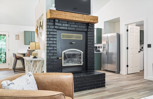 Rogers House | Modern-Rustic brand new Lake front home with hot tub + kayaks!