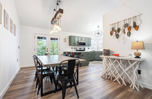 Rogers House | Modern-Rustic brand new Lake front home with hot tub + kayaks!