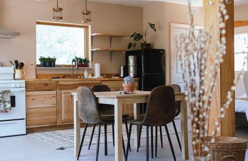 Canoncito House | Modern Rustic Charm for Nature Connection and Inspiration