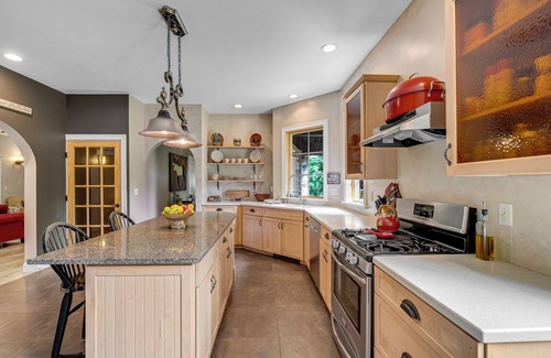 Conway House | Modern rustic lodge set in the White Mountains and minutes from North Conway.