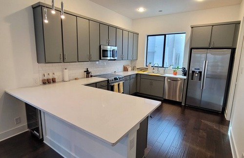 Tobin Hill House | Modern San Antonio townhome at the center of entertainment