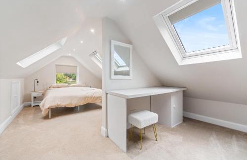 Epsom Apartment | Modern Serenity in Langley Vale