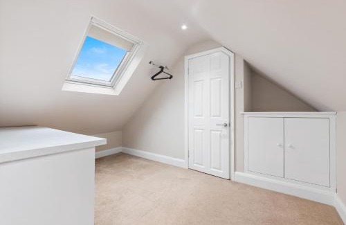 Epsom Apartment | Modern Serenity in Langley Vale