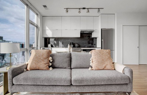 Shaw Apartment | Modern Shaw Studio w/Gym & W/D, near Metro & U St Bars, by Blueground