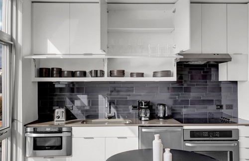 Shaw Apartment | Modern Shaw Studio w/Gym & W/D, near Metro & U St Bars, by Blueground