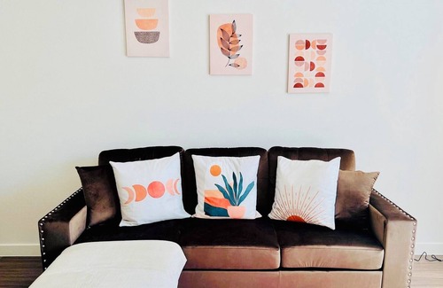 Kyle Apartment | Modern, Spacious 1 bd Apt with Pool, Full Gym & Pet Friendly