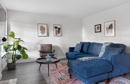 Town Center Apartment | Modern, Spacious 2BR Condo in Woodinville