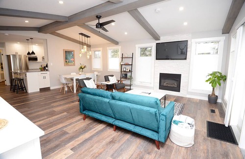 Pincher Creek House | Modern & Spacious 3 Bedroom, Close to the Mountains!