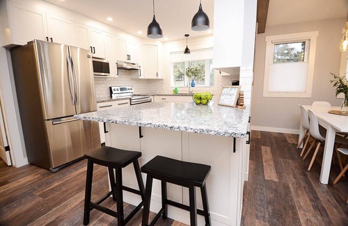 Pincher Creek House | Modern & Spacious 3 Bedroom, Close to the Mountains!