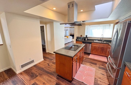 Catalina Foothills Estates House | Modern & Spacious Catalina Foothills Townhome