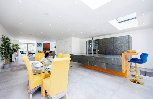 St Albans House | Modern spacious smart home in English countryside - 18 mins train to Kings Cross