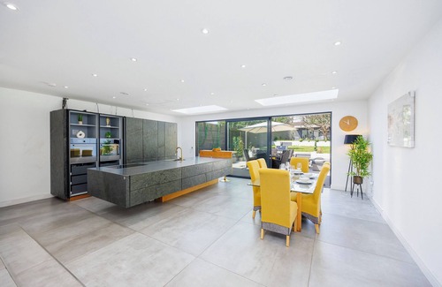 St Albans House | Modern spacious smart home in English countryside - 18 mins train to Kings Cross