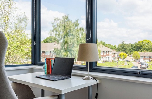 St Albans House | Modern spacious smart home in English countryside - 18 mins train to Kings Cross